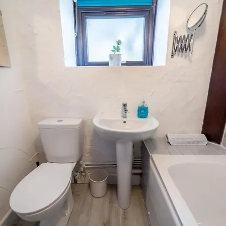 Spacious 2 Bedroom Coastal Nr *