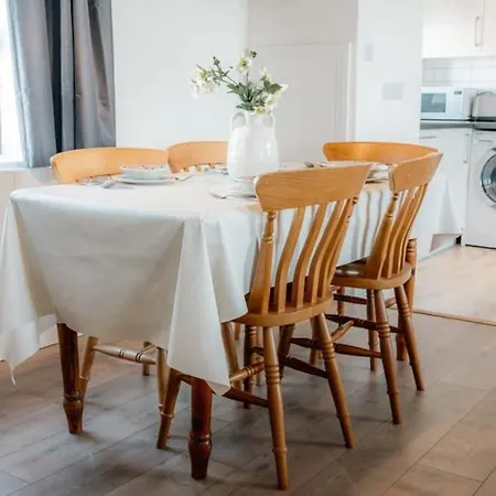 Spacious 2 Bedroom Coastal Nr Holiday home *