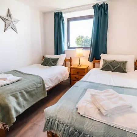 Spacious 2 Bedroom Coastal Nr *