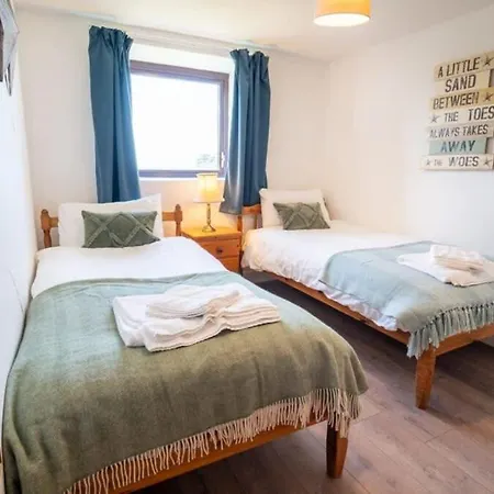 Spacious 2 Bedroom Coastal Nr Holiday home *